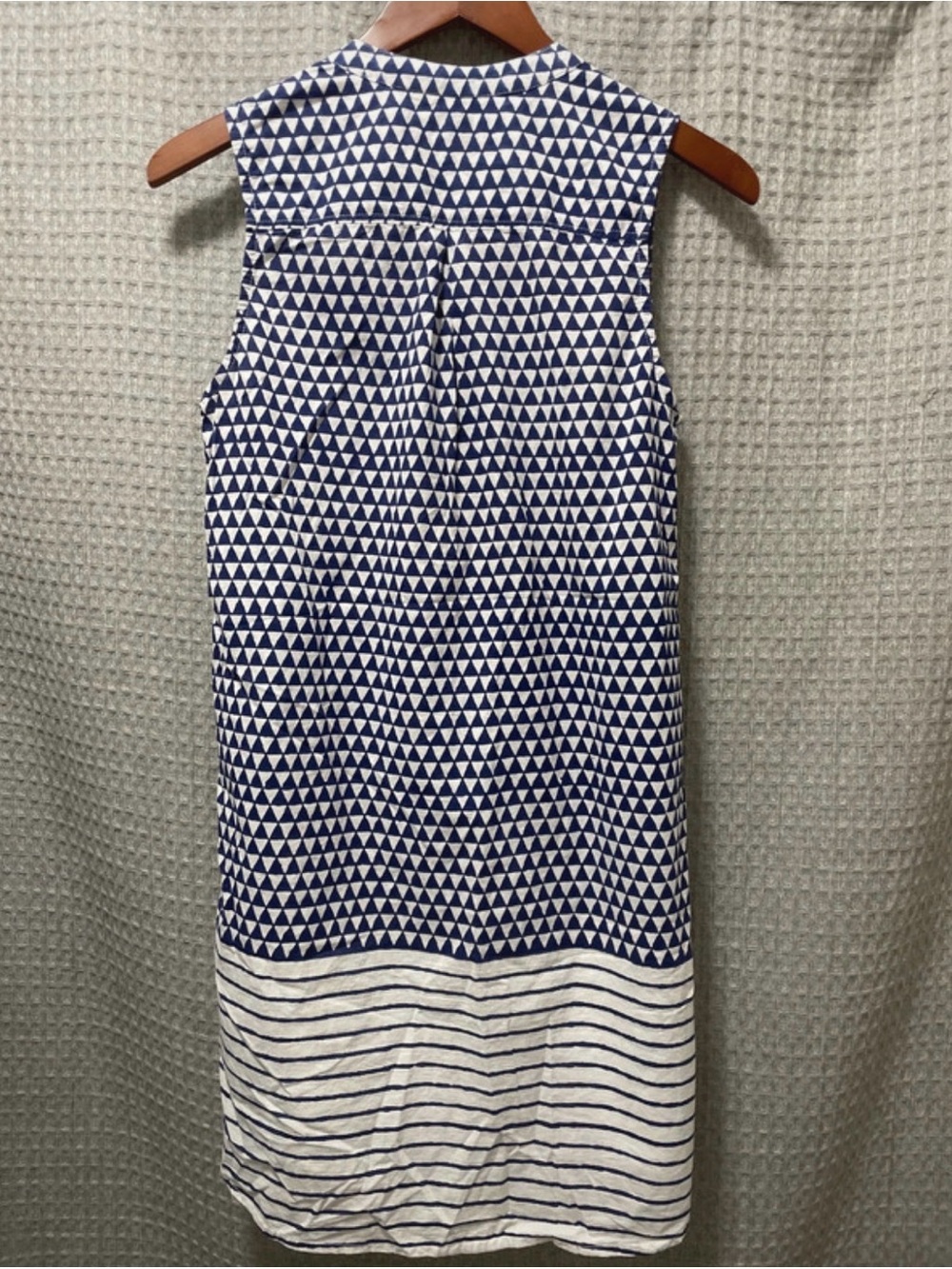 Oliphant cabana sleeveless shift dress. - Picture 3 of 5